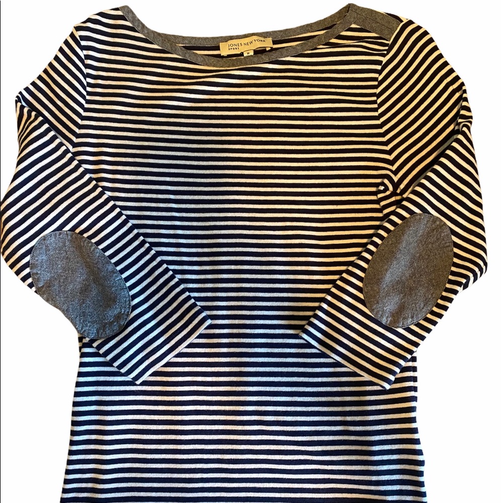 Jones New York top. Size M
